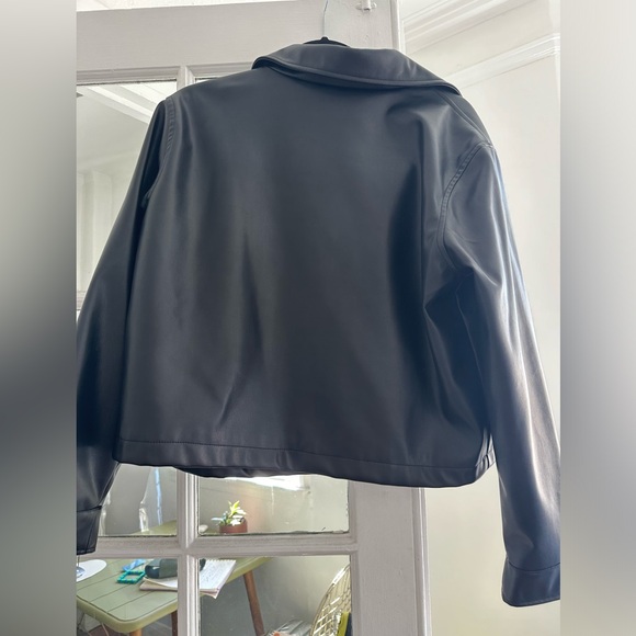 Oversized button up faux leather jacket- slightly cropped - Picture 3 of 3